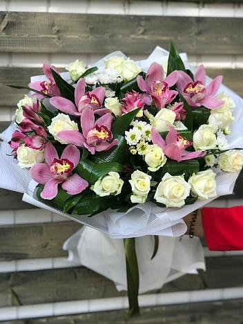 Букет цветов из: Розы и Хризантемы в Нестерово