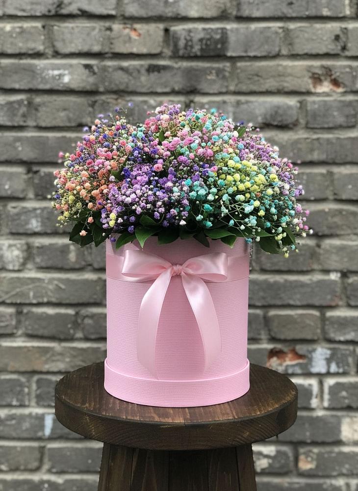 Цветочная композиция из Гипсофила и Розы в шляпной коробке в Нестерово