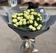 Букет Белые кустовые розы Солинеро в Нестерово