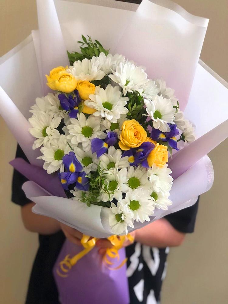 Букет цветов из: Ирисы, Хризантемы и Розы в Нестерово