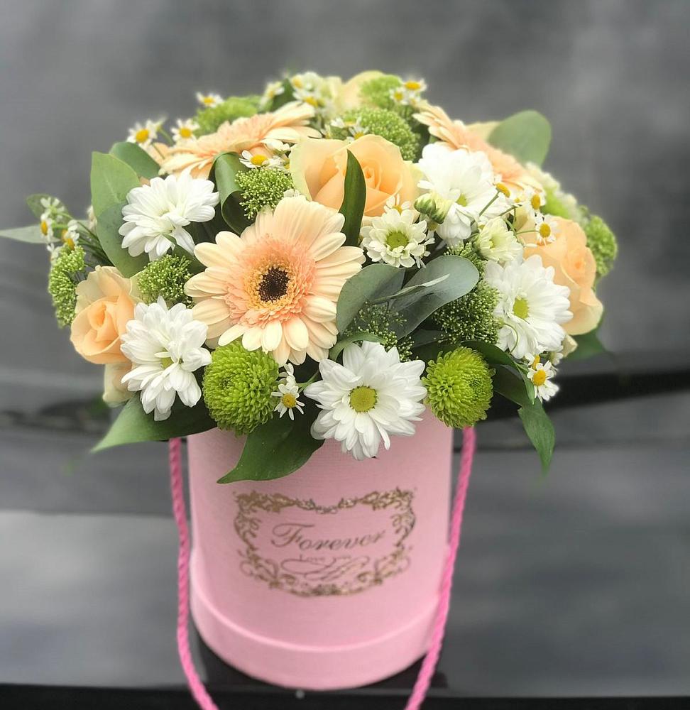 Цветочная композиция из Розы, Герберы и Хризантемы в шляпной коробке в Нестерово