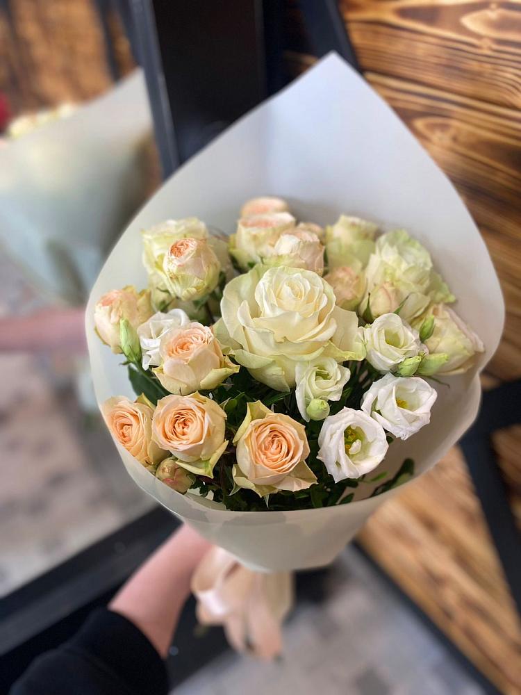 Букет цветов из: Розы и Лизиантусы в Нестерово